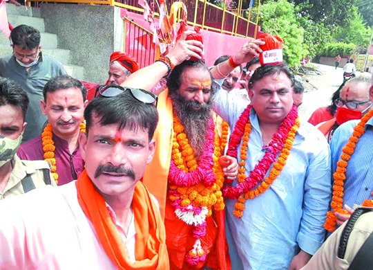 शिवालिक पर्वत की मिट्टी  व गंगाजल लेकर श्रीमहंत रविन्द्रपुरी अयोध्या रवाना