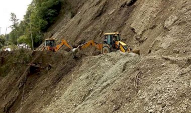 मसूरी-दून मुख्य मार्ग पर फिर हुआ भूस्खलन