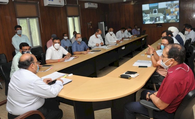 मुख्य सचिव  ने की ऋषिकेश-कर्णप्रयाग रेलवे लाइन निर्माण की प्रगति की समीक्षा