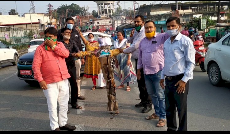 कंगना रणावत मामले में भाजयुमो ने फूंका महाराष्ट्र सरकार का पुतला