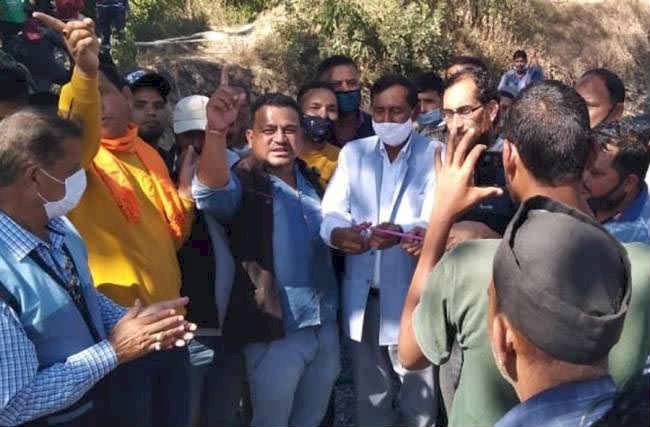 विधायक चुफाल ने किया डामरीकरण कार्य का शुभारंभ