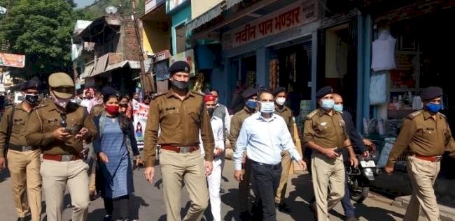 कोरोना महामारी से बचाव को पुलिस ने निकाली जागरूकता रैली