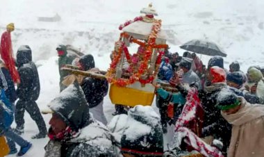 केदारनाथ धाम में 3 फीट तक बर्फ गिरी  