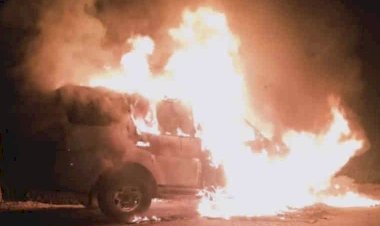 देहरादून: पर्यटकों की कार बनी आग का गोला