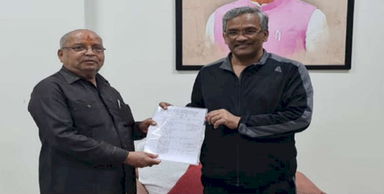 सीएम को ज्ञापन सौंप कर बीजेपी प्रदेश अध्यक्ष बंशीधर भगत ने की ये बड़ी मांग