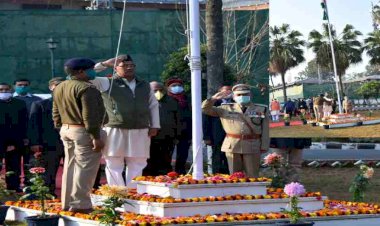 गणतंत्र दिवस:मुख्यमंत्री त्रिवेंद्र सिंह रावत ने किया सीएम आवास में झंडारोहण