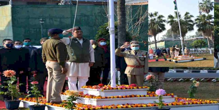 गणतंत्र दिवस:मुख्यमंत्री त्रिवेंद्र सिंह रावत ने किया सीएम आवास में झंडारोहण