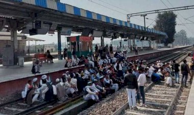 उत्तराखंड में भी किसानों ने किया रेलवे ट्रैक पर धरना प्रदर्शन  