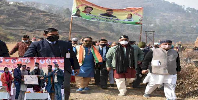 यहां पहली बार कोई सीएम पहुंचा, ग्रामीणों ने किया भव्य स्वागत