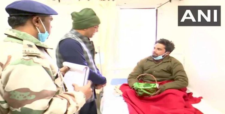 ITBP हॉस्पिटल में रेस्क्यू किए गए लोगों से मिले सीएम त्रिवेन्द्र