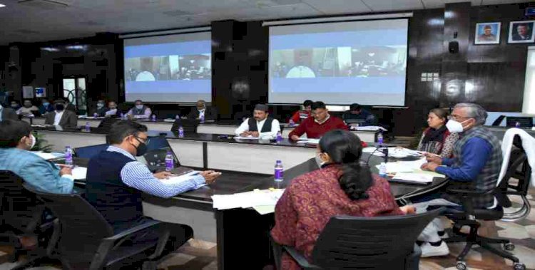 सीएम ने आज की अल्मोड़ा एवं नैनीताल  घोषणाओं की समीक्षा, अधिकारियों को दिए ये निर्देश