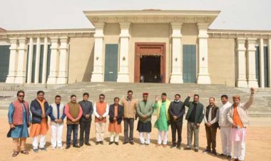 गैरसैंण: पार्टी के जिलाध्यक्षों से सीएम त्रिवेन्द्र की मीटिंग, कुछ ऐसा रहा नजारा