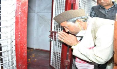 शपथ ग्रहण के बाद शहीदों को श्रद्धांजलि देने शहीद स्मारक पहुंचे सीएम तीरथ सिंह रावत