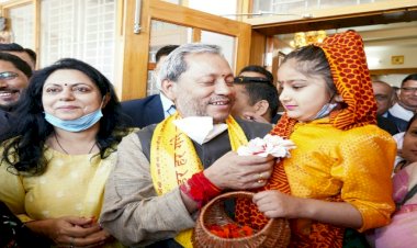 सीएम तीरथ ने बच्चों के संग मनाया फूलदेई पर्व