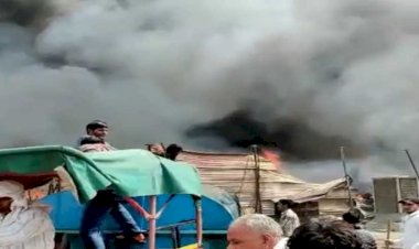 गाजियाबाद: इंदिरापुरम में लगी आग, दर्जनों झुग्गियां जलकर खाक