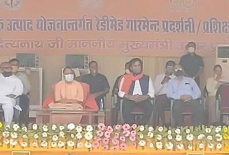 रेडीमेड गारमेंट्स का हब बनने जा रहा गोरखपुर: सीएम योगी