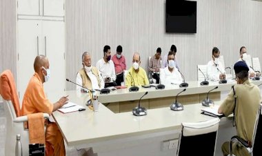 कोरोना से जंग: सीएम योगी ने दिए अब सभी अफसरों को फील्ड में उतरने के निर्देश