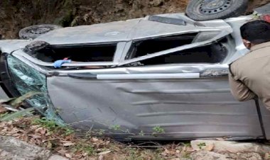 बागेश्वर: कार खाई में गिरने से एक सरकारी कर्मचारी की मौत, साथी घायल