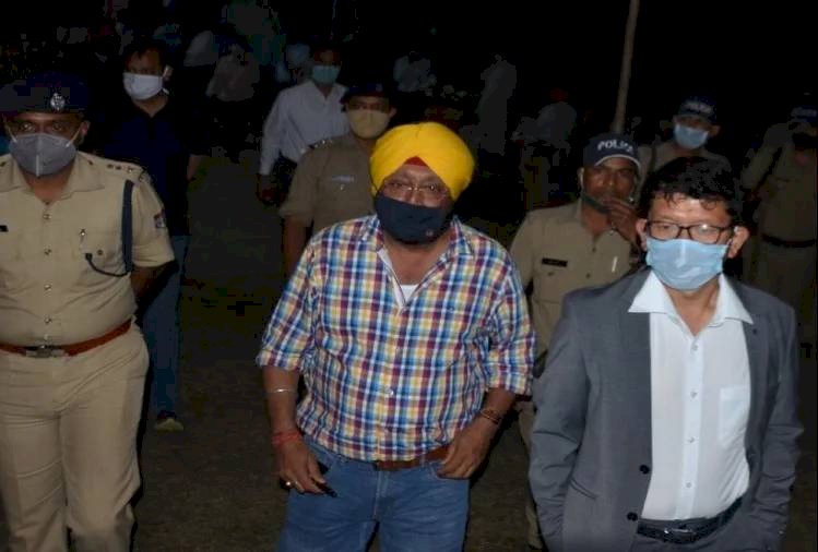 बड़ी खबर: हरिद्वार में बैरागी संतों का अपर मेलाधिकारी पर हमला, मौके पर पुलिस फोर्स तैनात