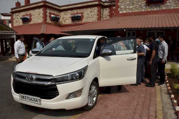 बुलेटप्रूफ फॉर्च्यूनर से तौबा, अब इनोवा से चलेंगे सीएम  तीरथ: जानें क्या है वजह