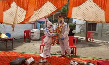 मजबूरी:अल्मोड़ा पीपीई किट पहन कर करनी पड़ी शादी