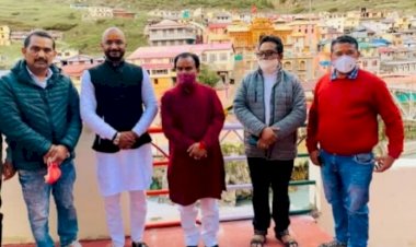 उत्तराखंड: मंत्री धन सिंह रावत के साथ भाजपा नेता पहुंचे बदरीनाथ धाम, शुरू हुआ विवाद