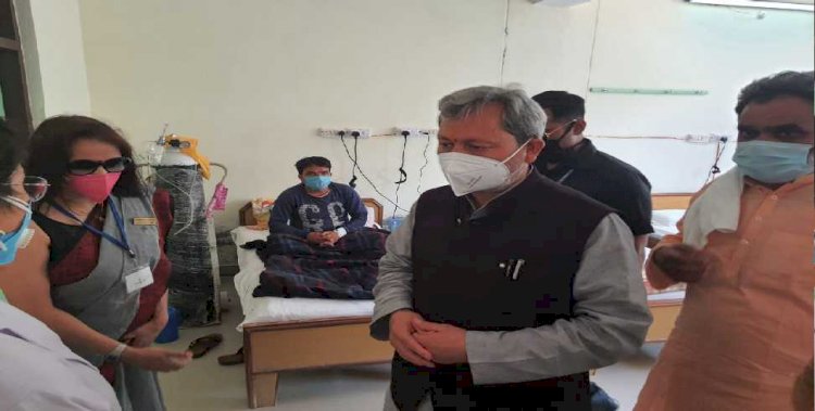 उत्तरकाशी: सीएम तीरथ ने बड़कोट में किया कोविड केयर सेंटर का निरीक्षण