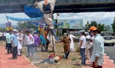 नेपालीफार्म टोल प्लाजा के विरोध में जारी है आंदोलन