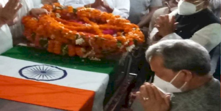 सीएम तीरथ ने हल्द्वानी पहुंचकर दी स्व. इंदिरा हृदयेश को श्रद्धांजलि