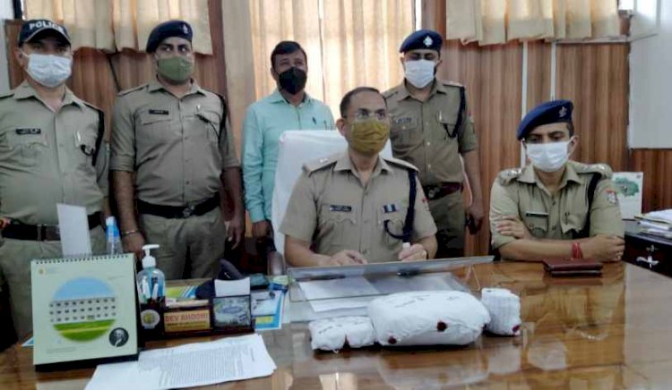 पुराने मालिक की बीवी के इश्क में अंधे युवक ने उसे उतार दिया मौत के घाट