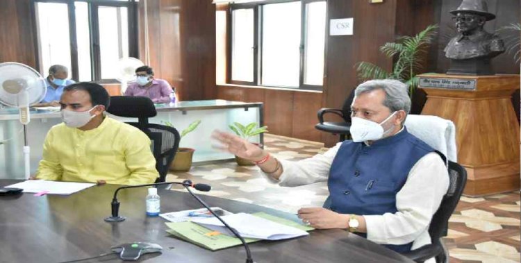 सीएम तीरथ ने की पौड़ी जिले के विकास कार्य़ों की समीक्षा, ये सौगातें भी दीं