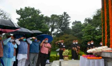 सीएम धामी ने दी करगिल युद्ध के शहीदों को श्रद्धांजलि,पूर्व सैनिकों,सैनिकों और शहीदों के परिजनों के लिए की कई घोषणाएं