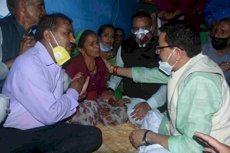 उत्तरकाशी: सीएम धामी ने जाने आपदा प्रभावितों के हाल, पांच-पांच लाख मुआवजे की घोषणा भी की