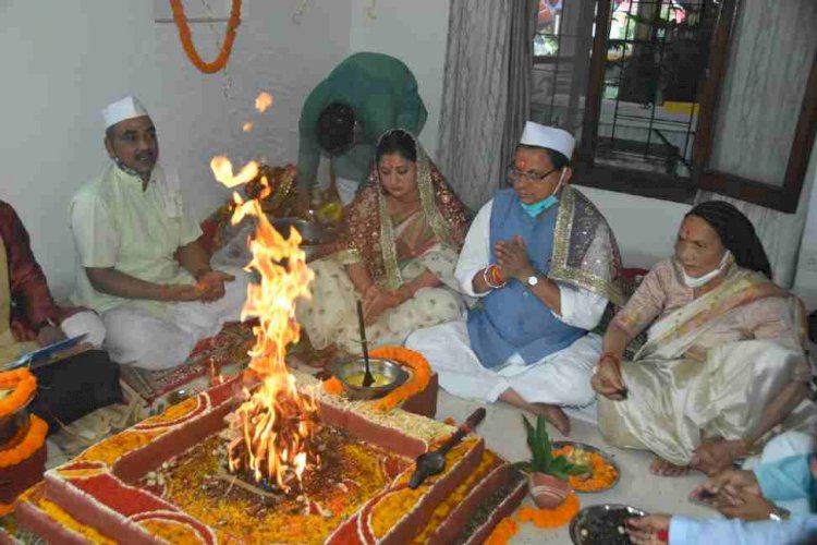 पूजा-हवन कर मुख्यमंत्री निवास में प्रवेश किया सीएम पुष्कर धामी ने