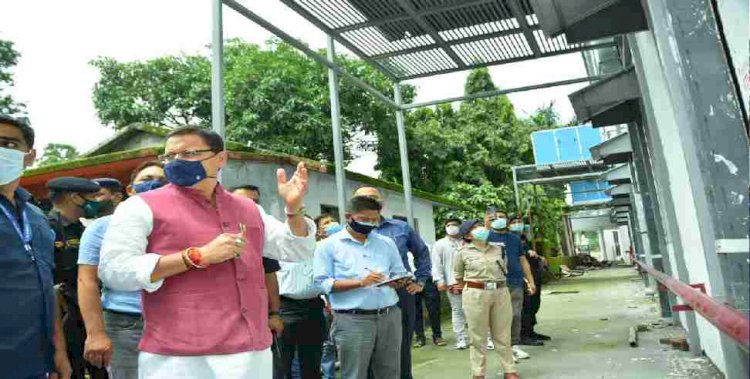 देहरादून: परेड ग्राउण्ड में निर्माणाधीन बहुद्देशीय क्रीडा भवन का सीएम ने किया औचक निरीक्षण