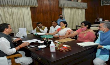 मुख्यमंत्री  पुष्कर सिंह धामी से मिले नगर निगमों के महापौर