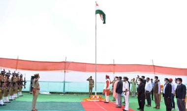 सीएम धामी ने गैरसैंण में फहराया तिरंगा, कहा गैरसैंण के विकास को बढ़ाएंगे आगे