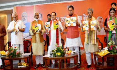 सीएम धामी और बीजेपी के राष्ट्रीय अध्यक्ष जेपी नड्डा ने किया पुस्तक का विमोचन