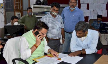 देहरादून:मुख्यमंत्री पुष्कर सिंह धामी ने किया आपदा प्रबंधन केन्द्र का निरीक्षण।