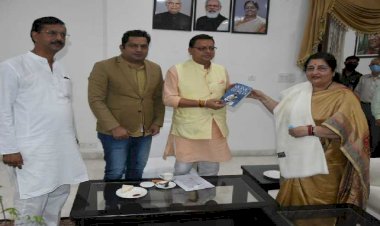 पद्म श्री अनुराधा पौडवाल ने मुख्यमंत्री पुष्कर सिंह धामी से की भेंट