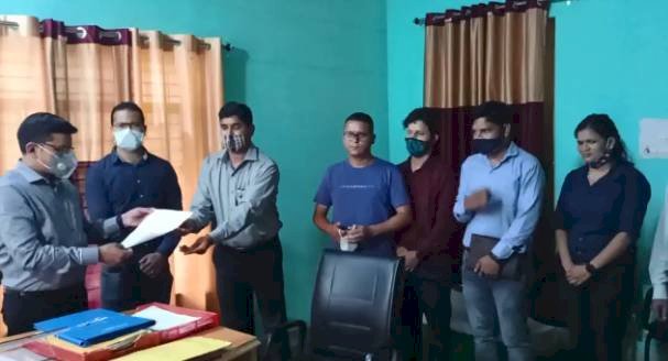 बिना संसाधन पटवारी परेशान, दी बस्ते जमा करने की चेतावनी