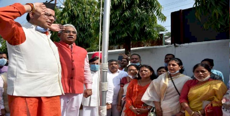 सरकारी स्कूलों के 10वीं और 12वीं के छात्र-छात्राओं को मिलेगा फ्री टेबलेट: सीएम पुष्कर धामी ने की घोषणा