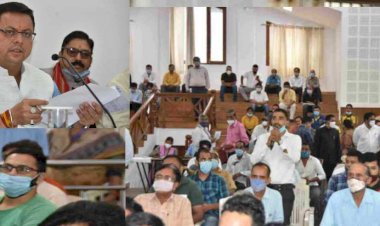 देहरादून: सीएम आवास में लगा जनता दरबार, लोगों ने सीएम को बताईं अपनी समस्याएं