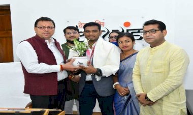 सीएम धामी ने किया पैरालंपिक कांस्य विजेता मनोज सरकार का सम्मान