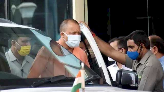 घायल पीएसी सिपाही को देख सीएम योगी ने रुकवाया वाहन, फ्लीट में शामिल एम्बुलेंस से भेजा अस्पताल