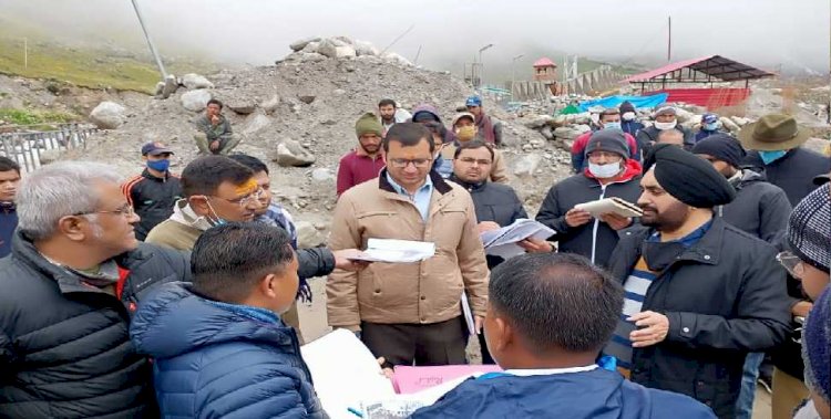 मुख्य सचिव डॉ. संधू ने किया केदारनाथ  में पुनर्निर्माण कार्यों का निरीक्षण