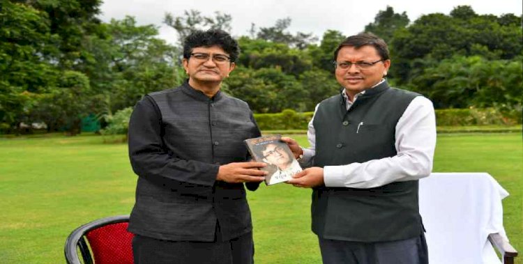 सीएम धामी से मिले गीतकार व सेंसर बोर्ड के अध्यक्ष प्रसून जोशी