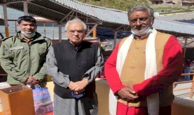 बदरीविशाल के दर्शनों को पहुंचे नीति आयोग के अध्यक्ष डॉ. राजीव कुमार