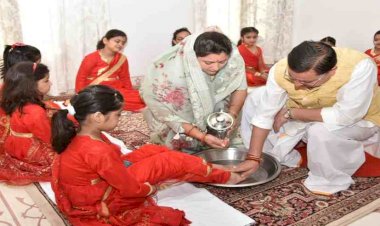 सीएम धामी ने किया सीएम आवास में कन्या पूजन