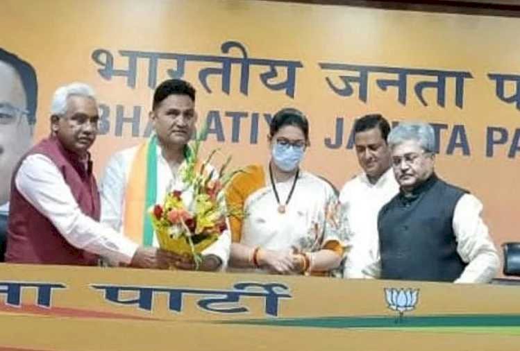 पत्नी के साथ भाजपा में शामिल हुए भीमताल विधायक राम सिंह कैड़ा